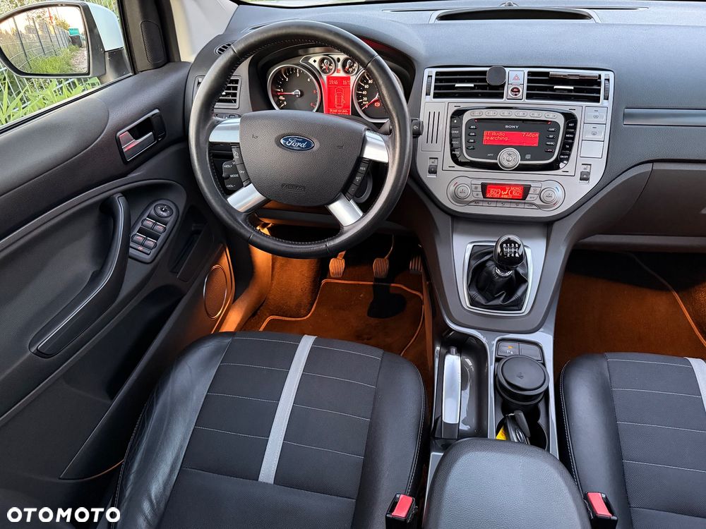 Ford Kuga 2.0 TDCi 4x4 Titanium - 25