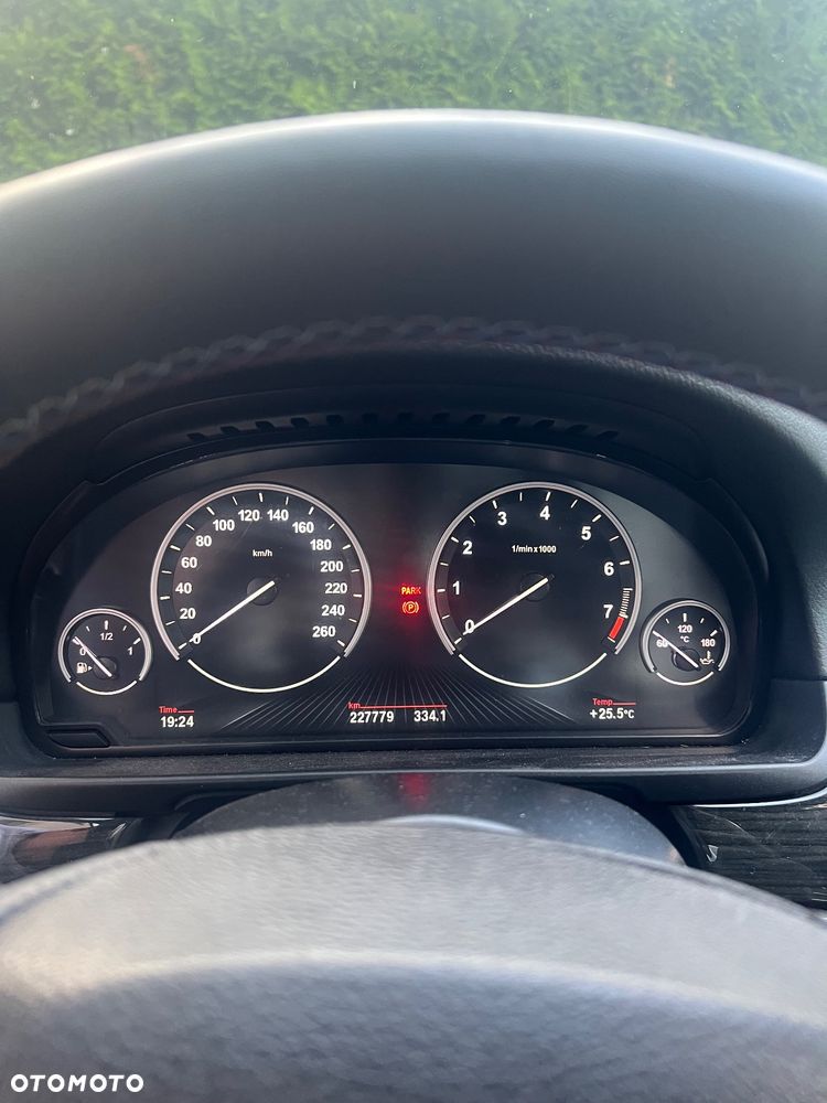 BMW Seria 5 535i xDrive Sport-Aut - 10