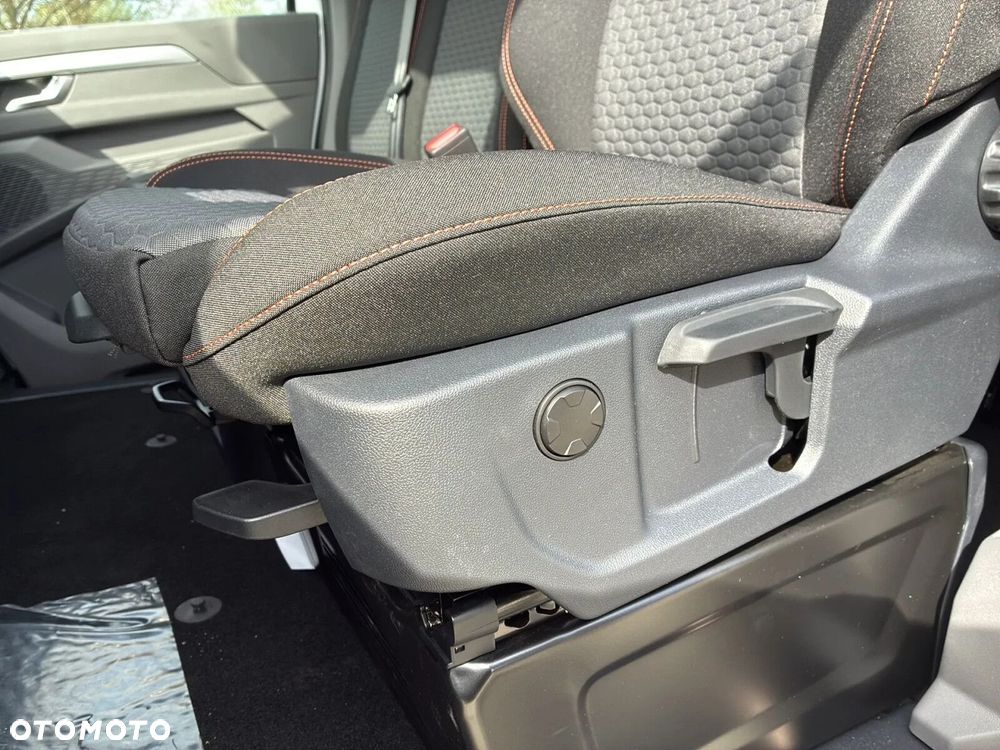 Volkswagen Caravelle - 38