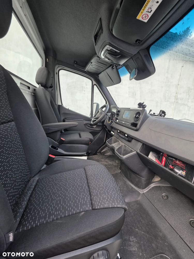 Mercedes-Benz Sprinter - 22