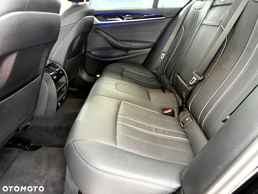 BMW Seria 5 520d M Sport Edition - 29