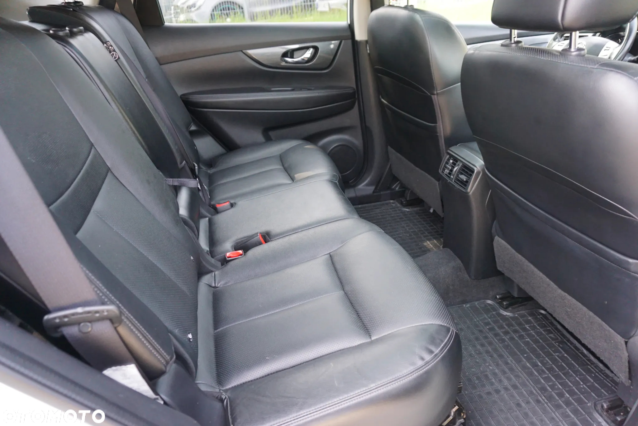 Nissan X-Trail 1.6 DCi N-Connecta 2WD Xtronic 7os - 19