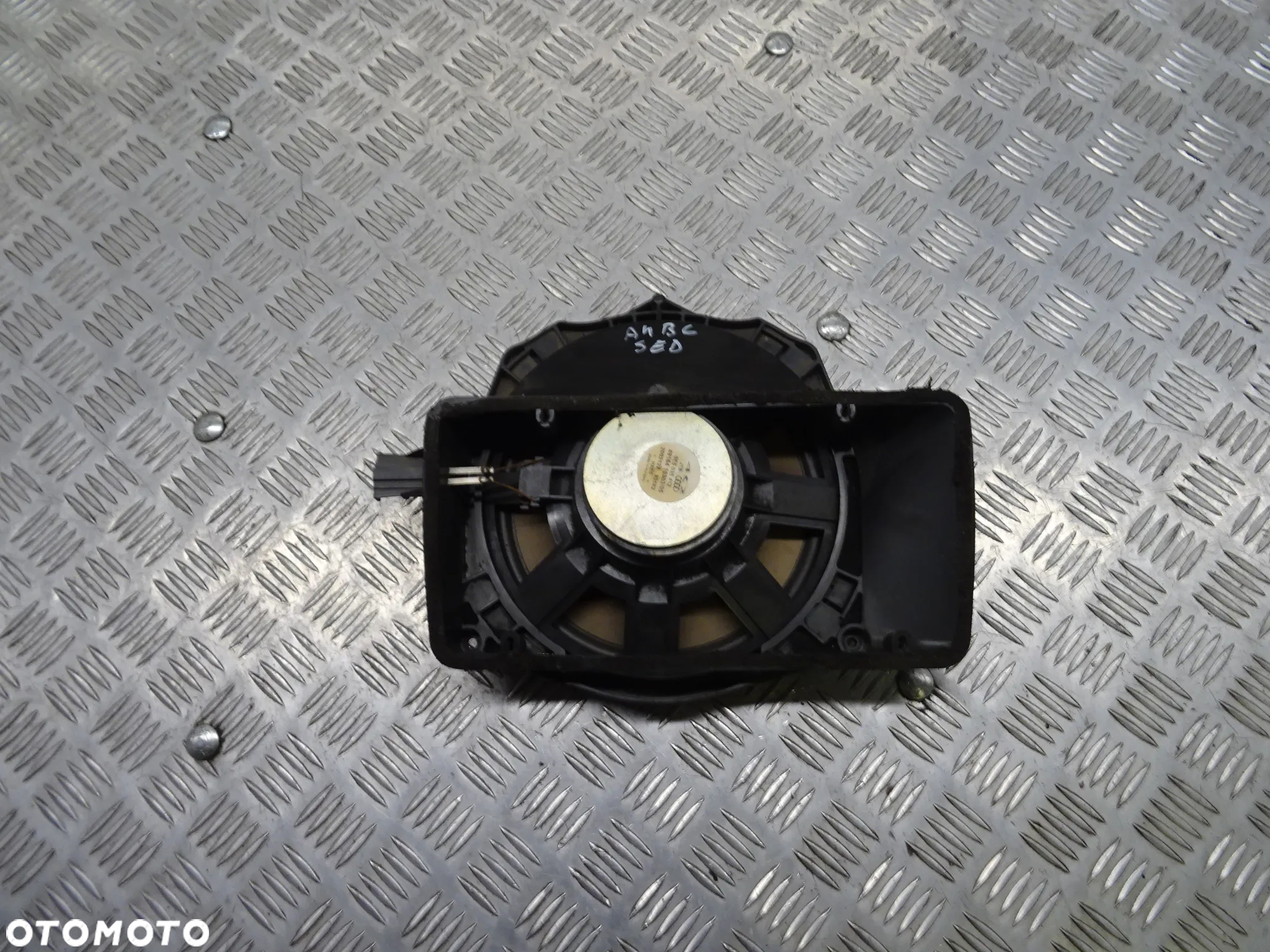 AUDI A4 B6 SEDAN 00-06 1.9 TDI AWX GŁOŚNIK NISKOTONOWY 8E5035412 - 2