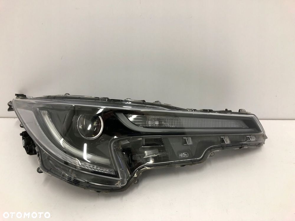 TOYOTA COROLLA E21 19- HB KOMBI LAMPA PRZEDNIA PRAWA LED 81110-02S70 - 1