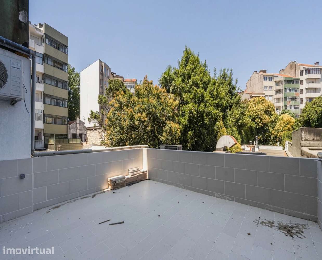 T1 com terraço e elevador no Porto - 46m² - Grande imagem: 2/16