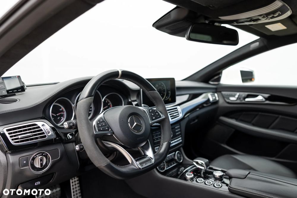Mercedes-Benz CLS - 16
