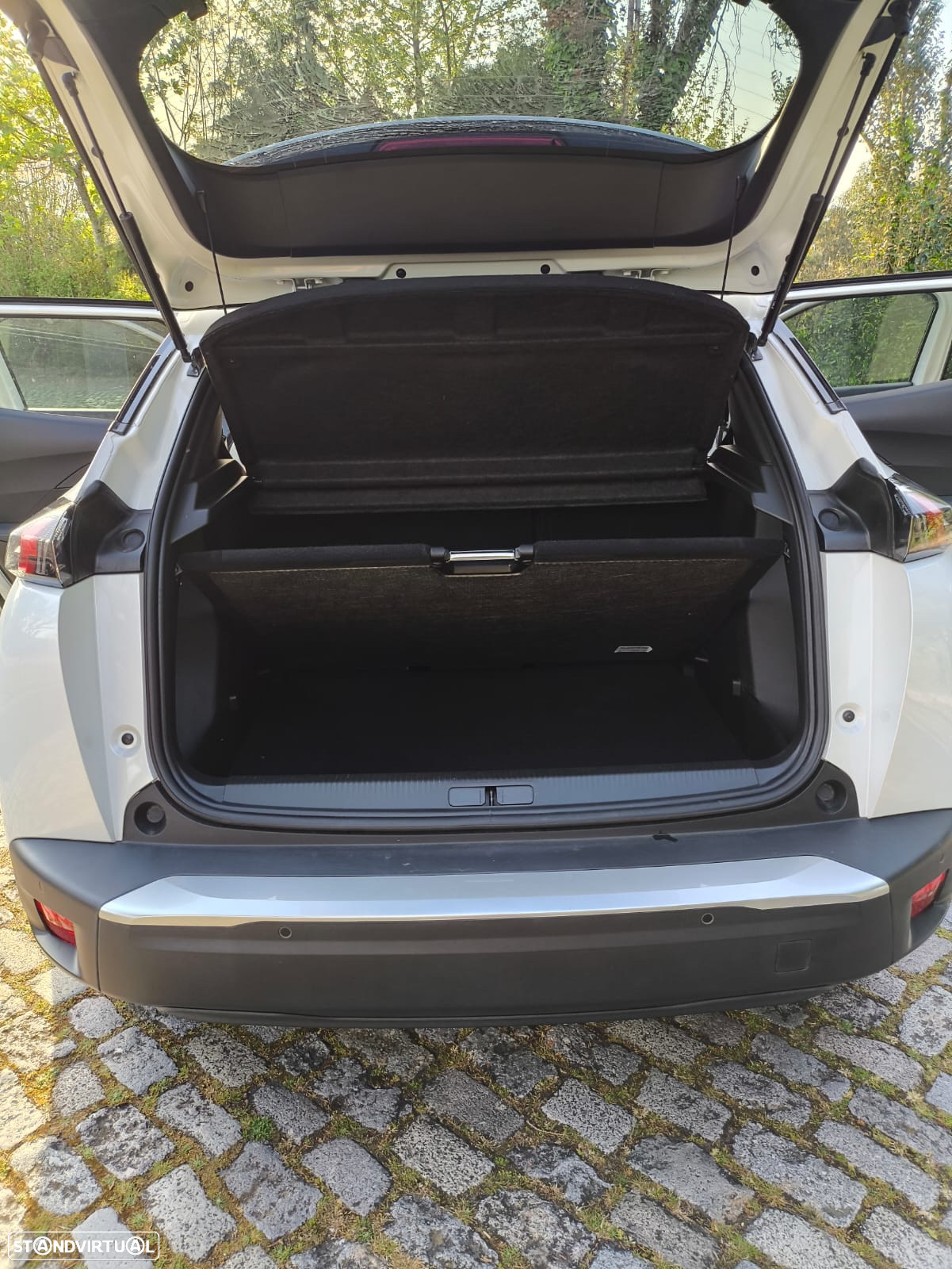 Peugeot e-2008 54 kWh Allure - 11