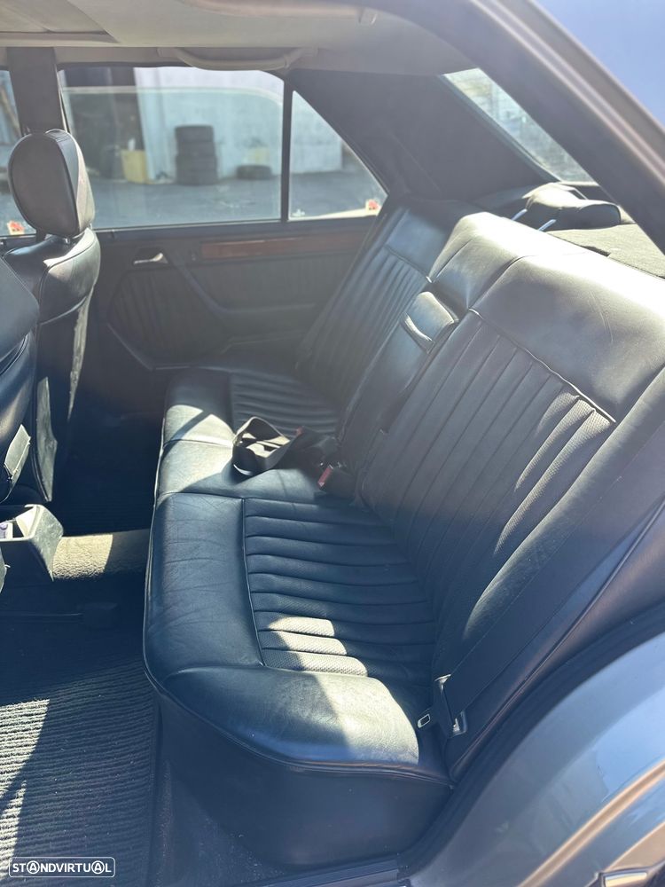 Mercedes-Benz E 250 D Turbo - 10