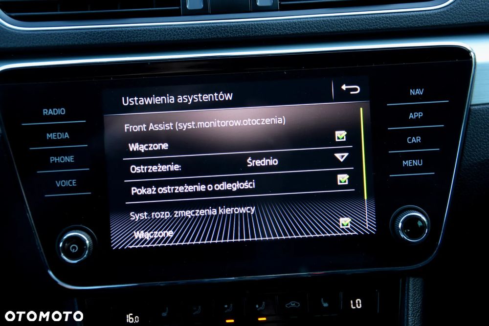 Skoda Superb 2.0 TDI DSG Ambition - 32
