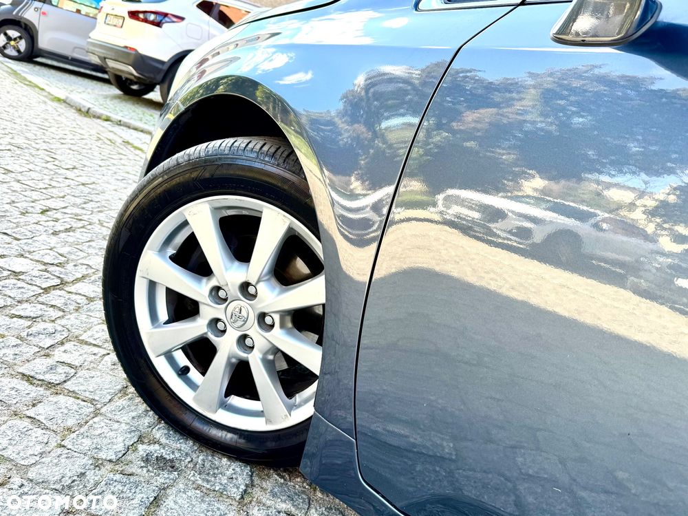 Toyota Avensis 2.0 D-4D Premium - 8