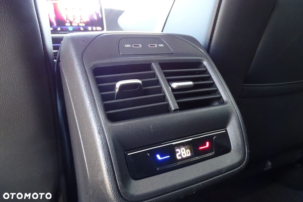 Volkswagen Passat 2.0 TDI SCR Style DSG - 26