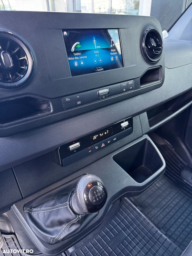 Mercedes-Benz Sprinter - 13