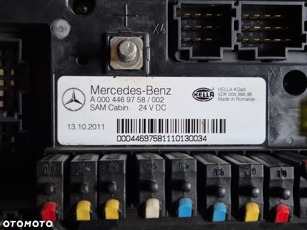 Skrzynka Tablica Modul Plyta bezpiecznikow A0004469658 A0004469458 A0004469758 MERCEDES MP4 - 9