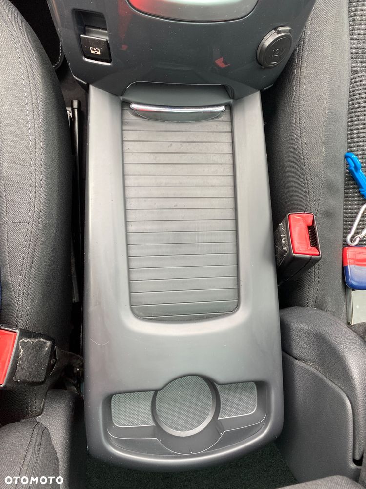Peugeot 5008 2.0 HDi Family - 25