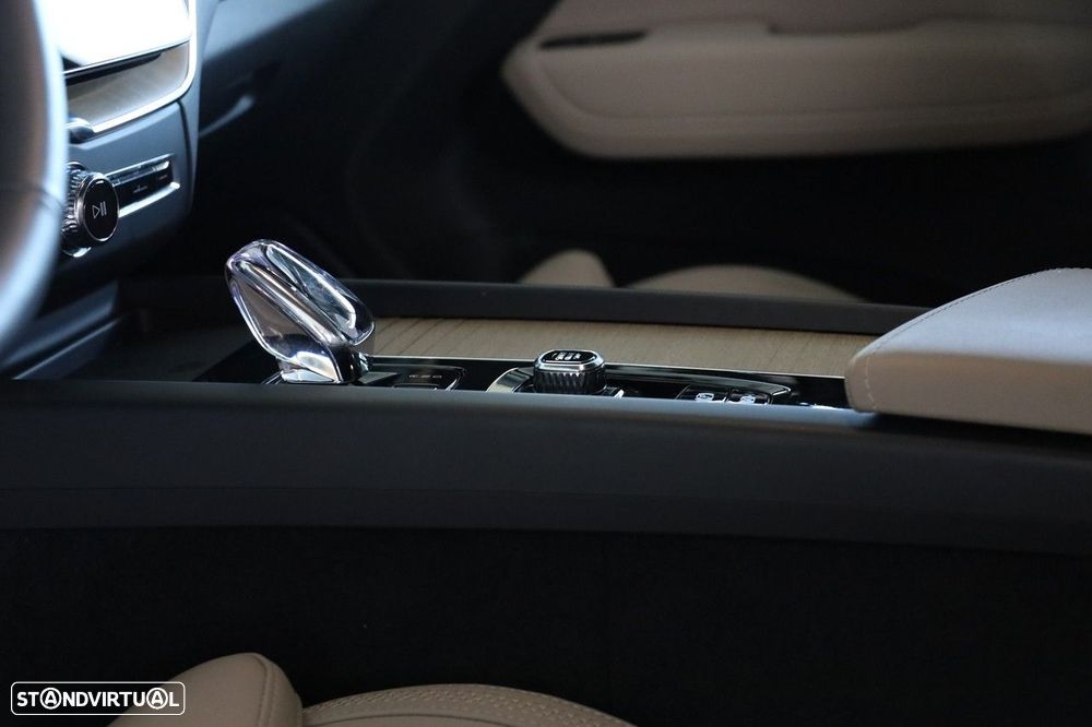 Volvo XC 60 2.0 T6 PHEV Plus Dark - 18