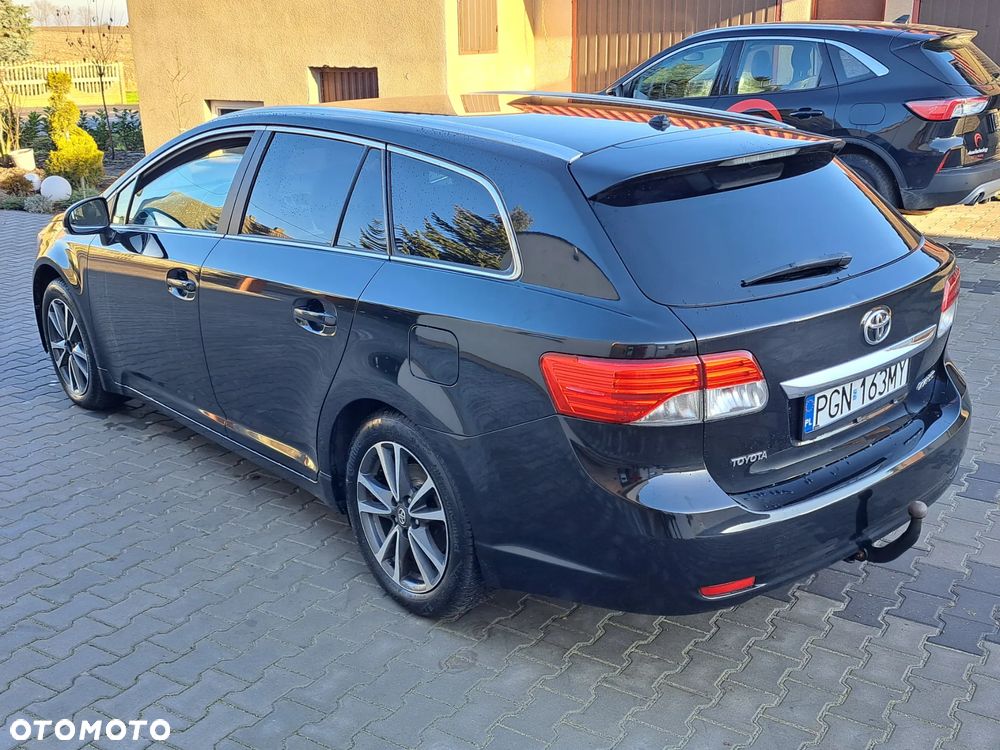 Toyota Avensis 1.8 Premium - 17