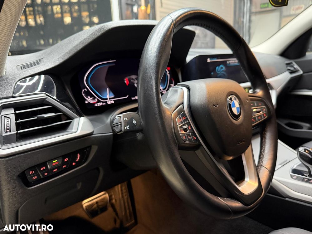 BMW Seria 3 320i AT - 23