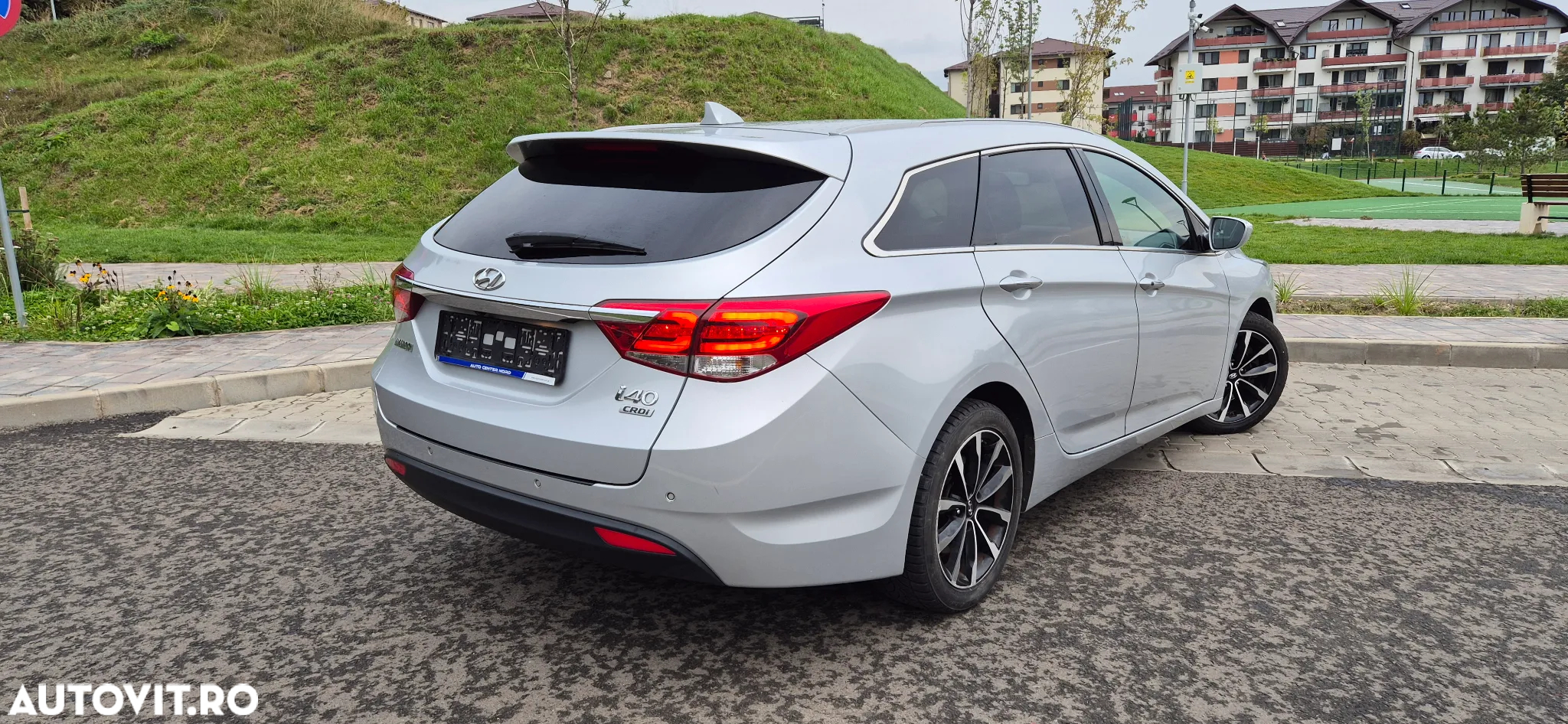 Hyundai i40 Kombi 1.7 CRDi DCT Premium - 4