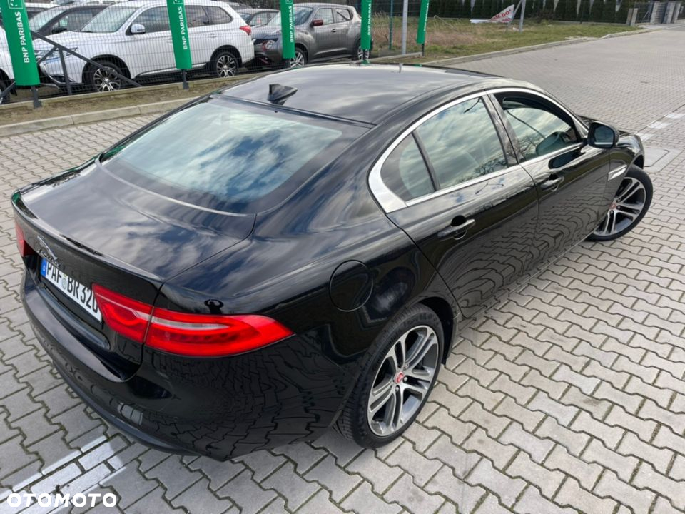 Jaguar XE 2.0 D AWD Prestige - 6