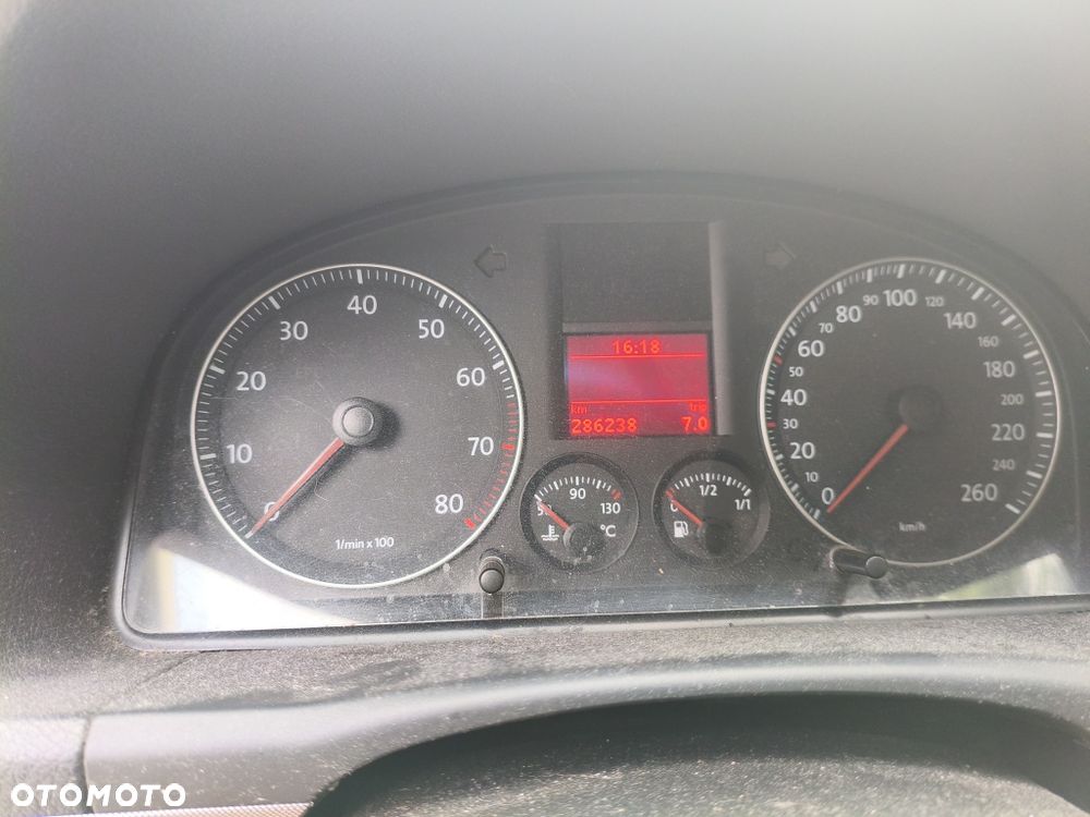Volkswagen Touran - 5