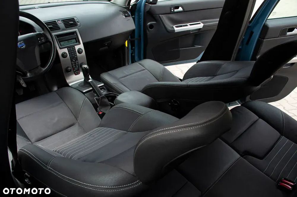 Volvo V50 2.4 Momentum - 27