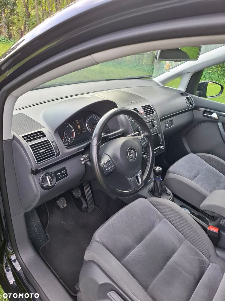 Volkswagen Touran - 19