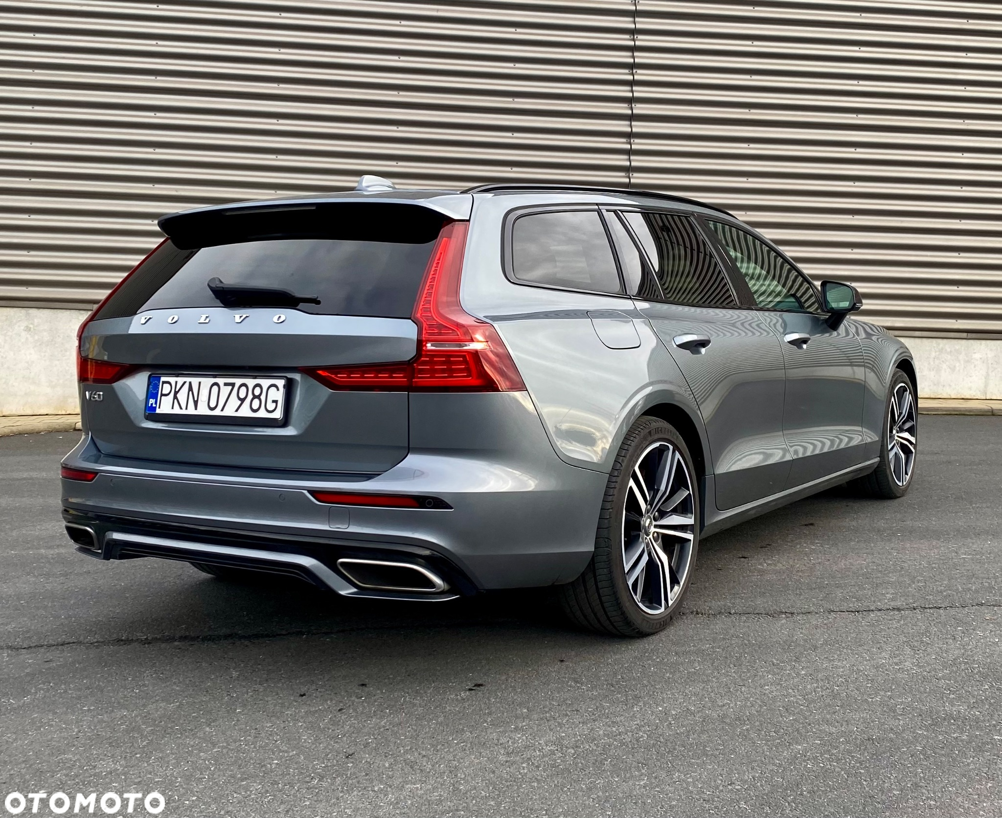Volvo V60 T8 AWD Plug-In Hybrid R-Design - 11
