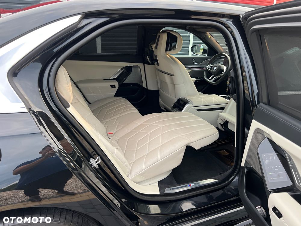 BMW Seria 7 740d xDrive - 38