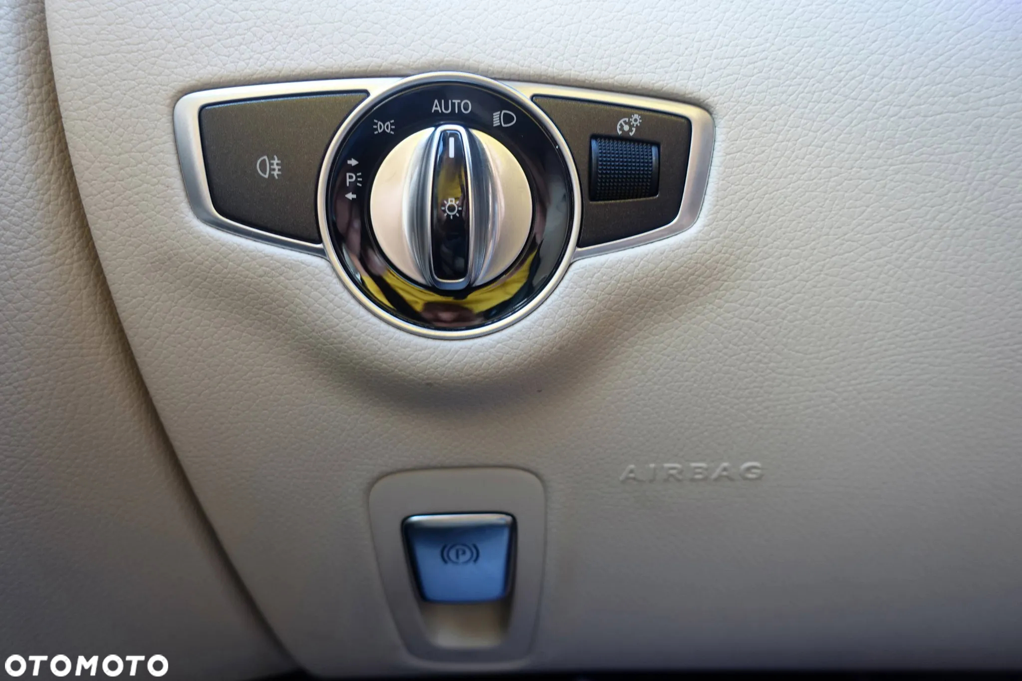 Mercedes-Benz Klasa E 220 d 4-Matic 9G-TRONIC - 27