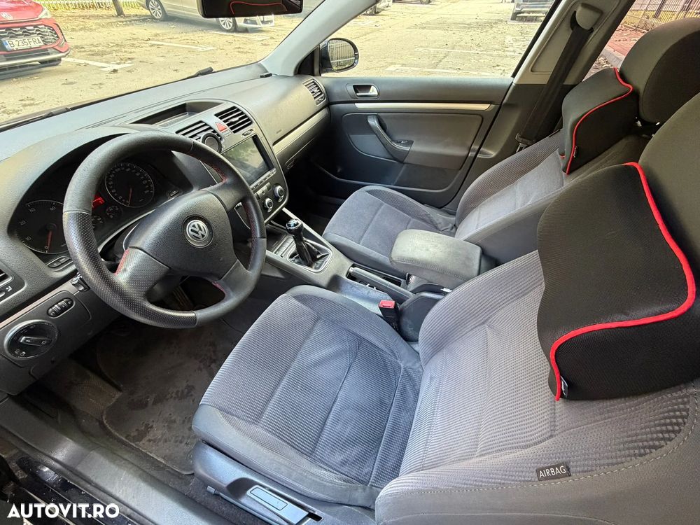 Volkswagen Jetta - 2