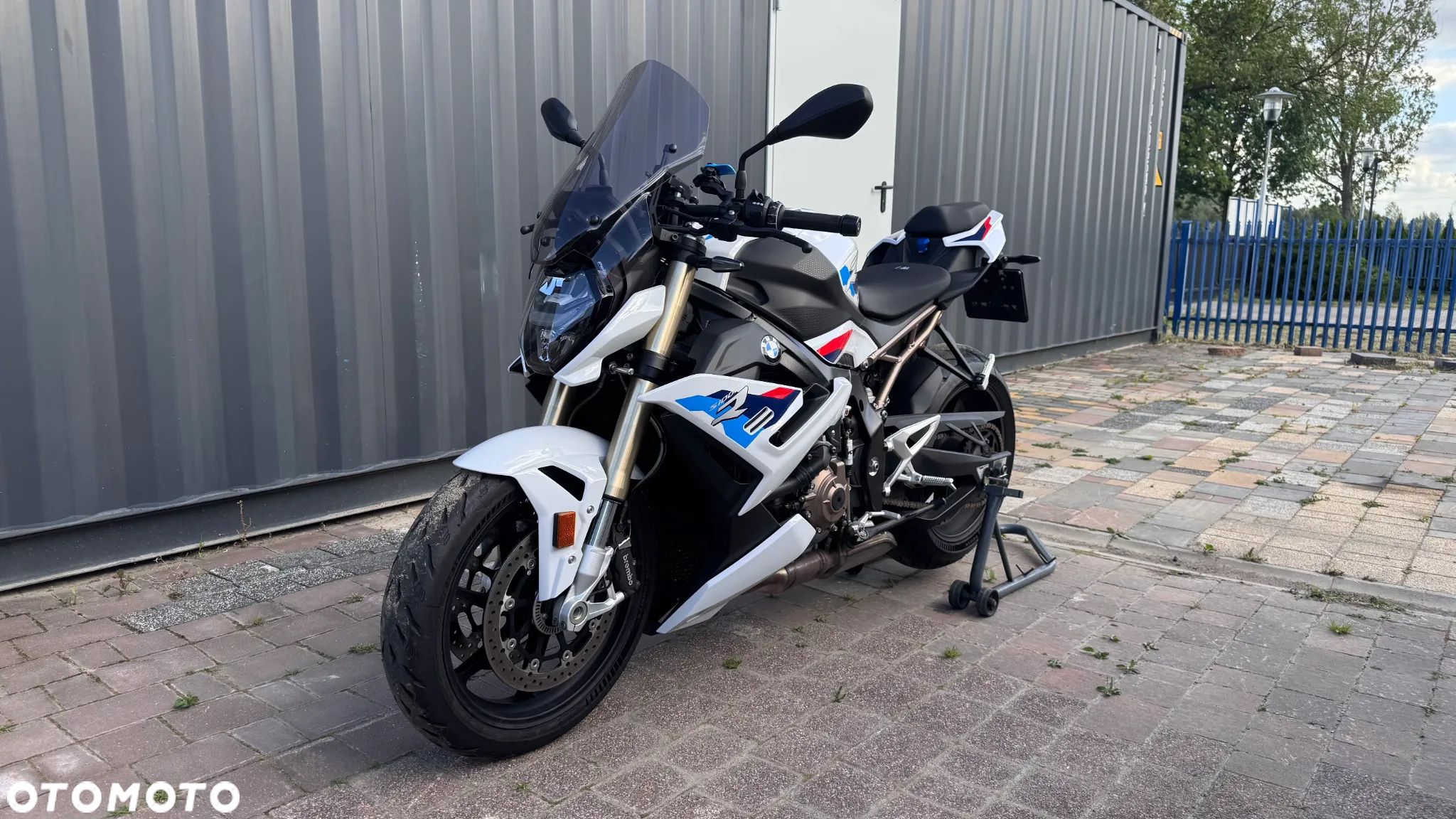 BMW S - 1
