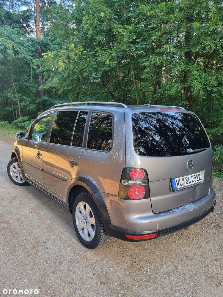 Volkswagen Touran 2.0 TDI DPF Highline DSG - 32