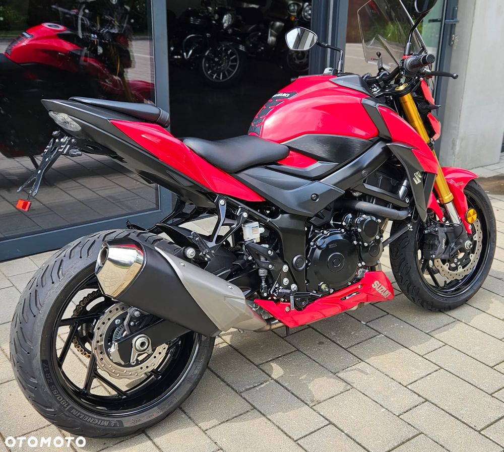 Suzuki GSX - 15