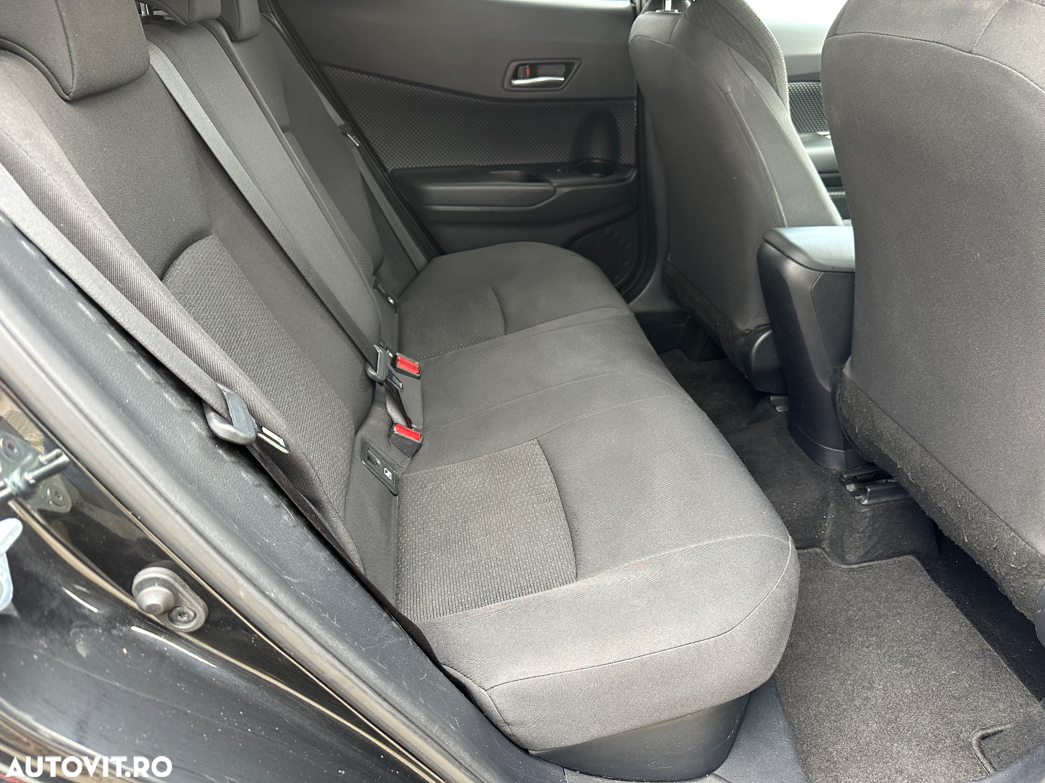 Toyota C-HR 1.8 HSD 4x2 CVT C-ult - 10