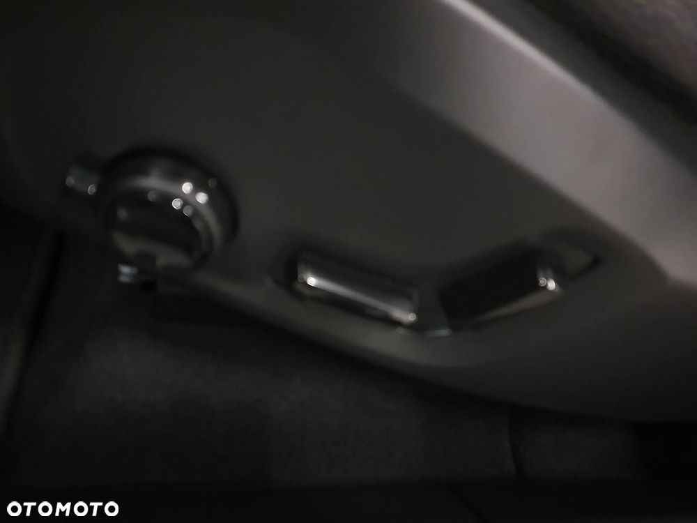 Volvo XC 60 B4 D AWD Ultimate Dark - 21