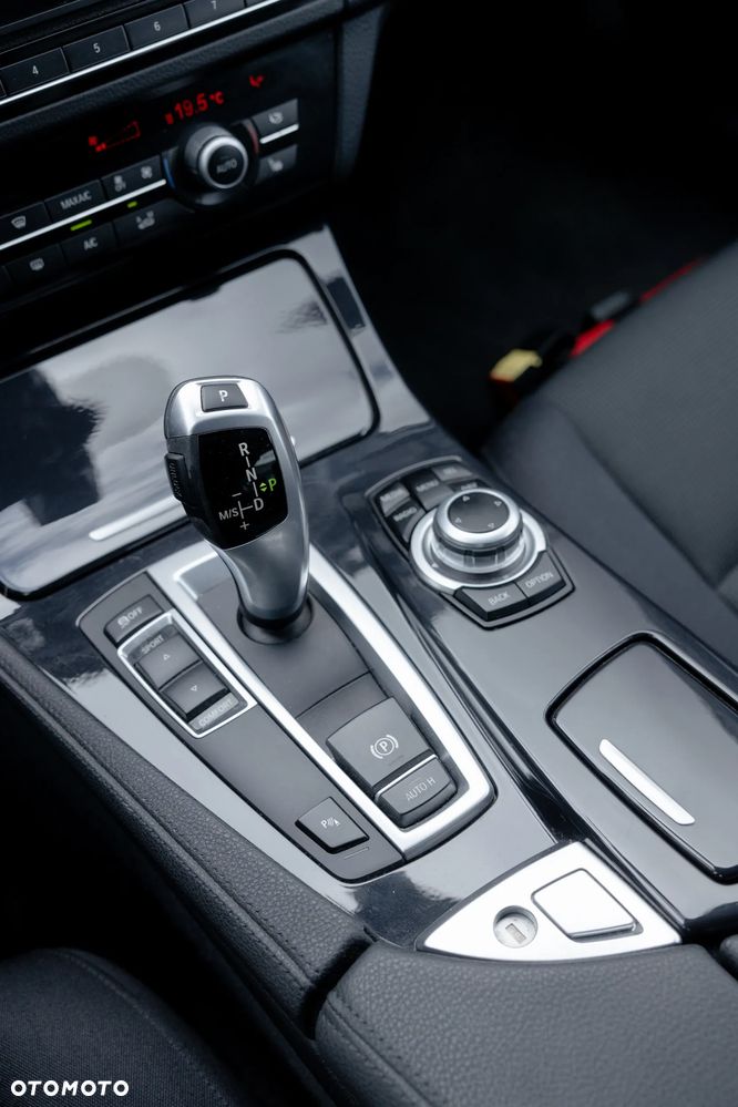 BMW Seria 5 518d - 13