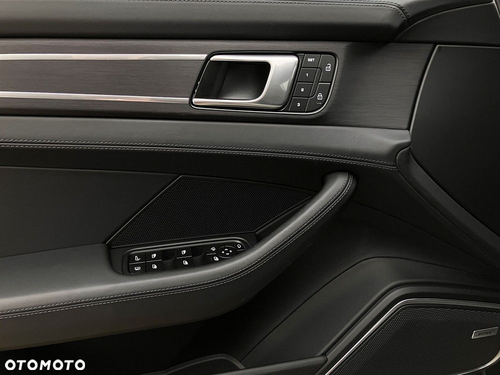 Porsche Panamera - 16