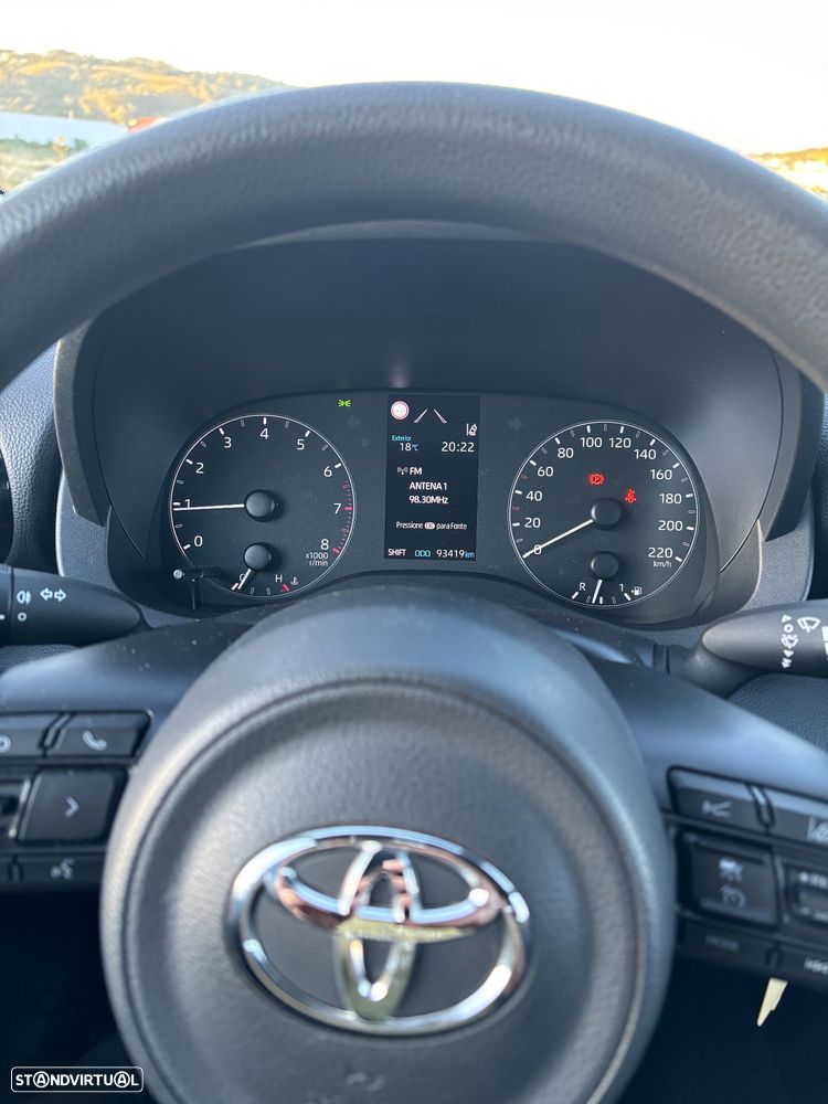 Toyota Yaris 1.0 VVT-i - 12