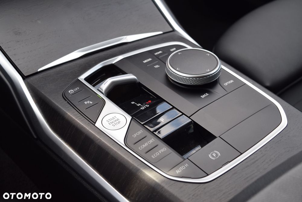 BMW Seria 3 320d xDrive Luxury Line sport - 22