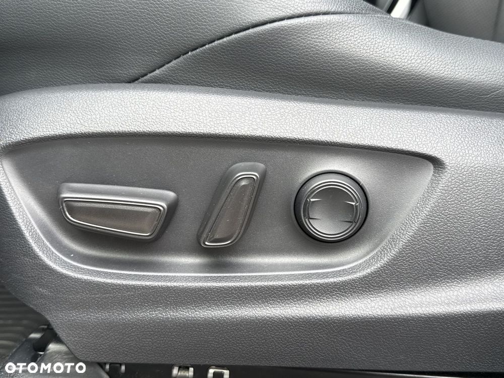 Toyota Corolla Cross 2.0 Hybrid Executive AWD - 25