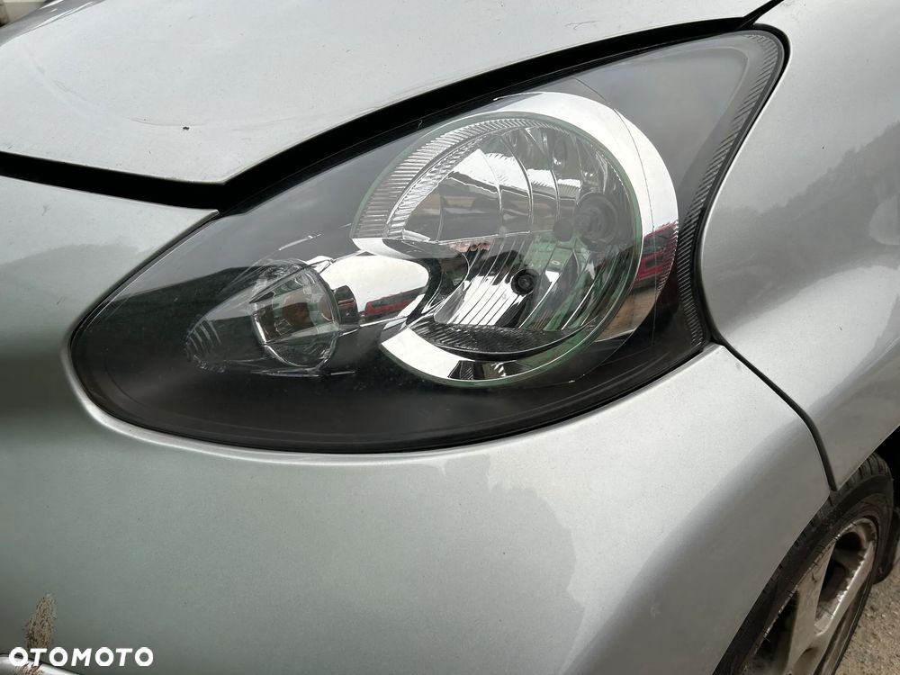 LAMPA REFLEKTOR PRAWY LEWY TOYOTA AYGO 1