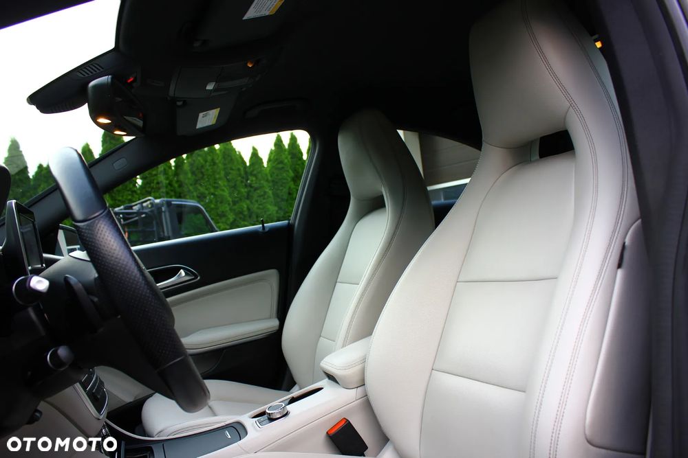 Mercedes-Benz CLA 250 4Matic 7G-DCT - 23