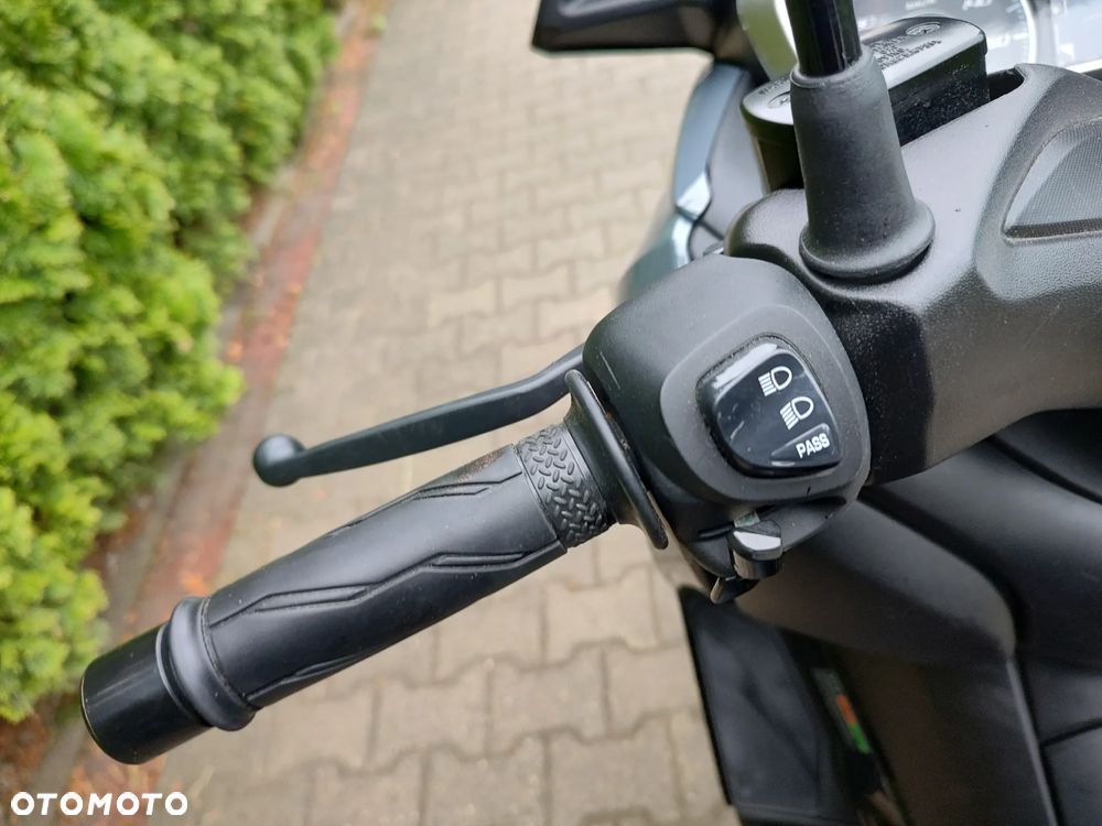 Yamaha X-max - 6