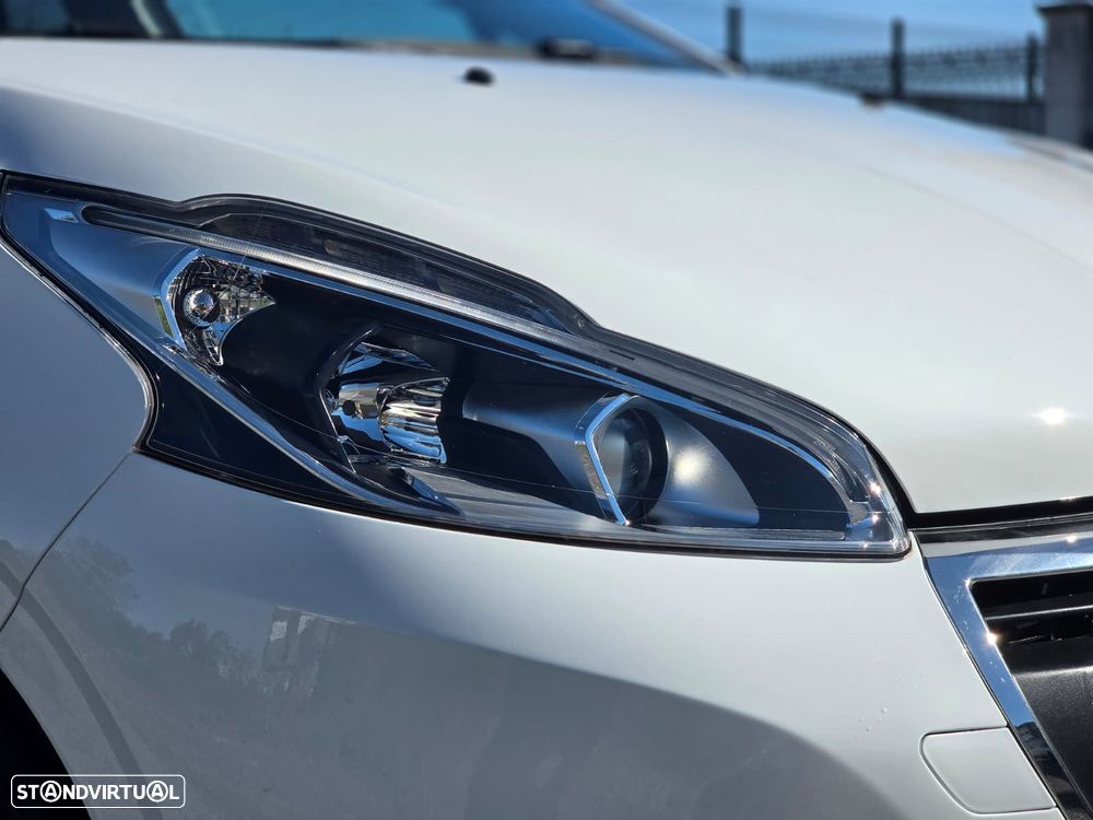 Peugeot 208 1.2 PureTech Style - 25