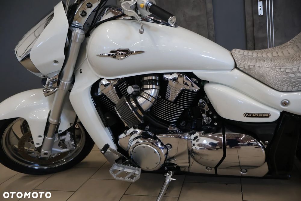 Suzuki Intruder - 4