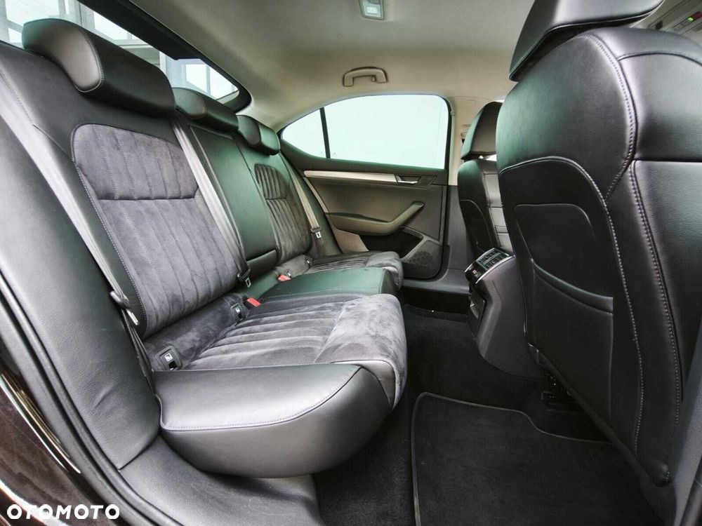 Skoda Superb 2.0 TDI 4x4 Style DSG - 9