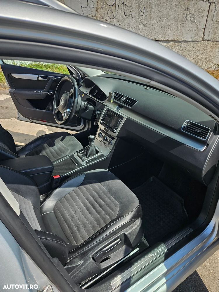 Volkswagen Passat 2.0 TDI Highline - 16