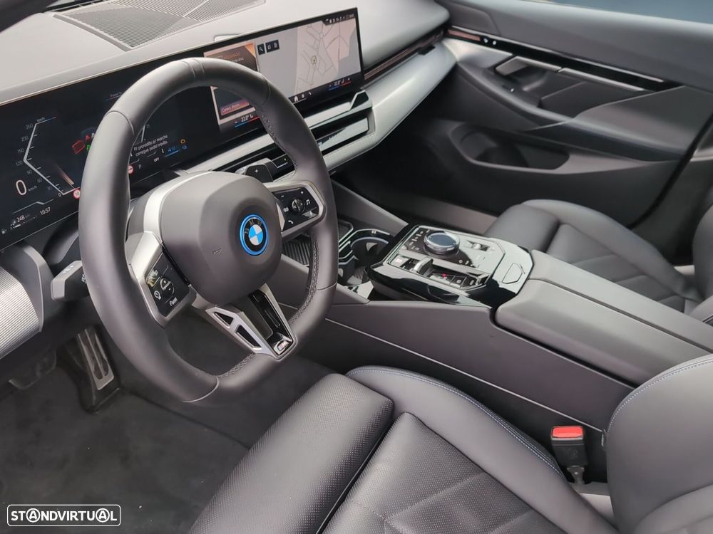 BMW 530 e Pack Desportivo M - 11
