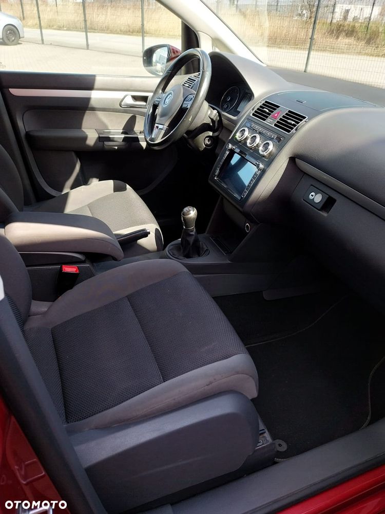 Volkswagen Touran - 11