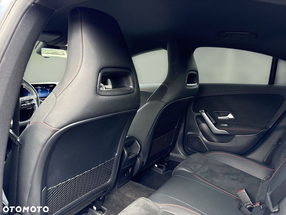 Mercedes-Benz CLA - 24